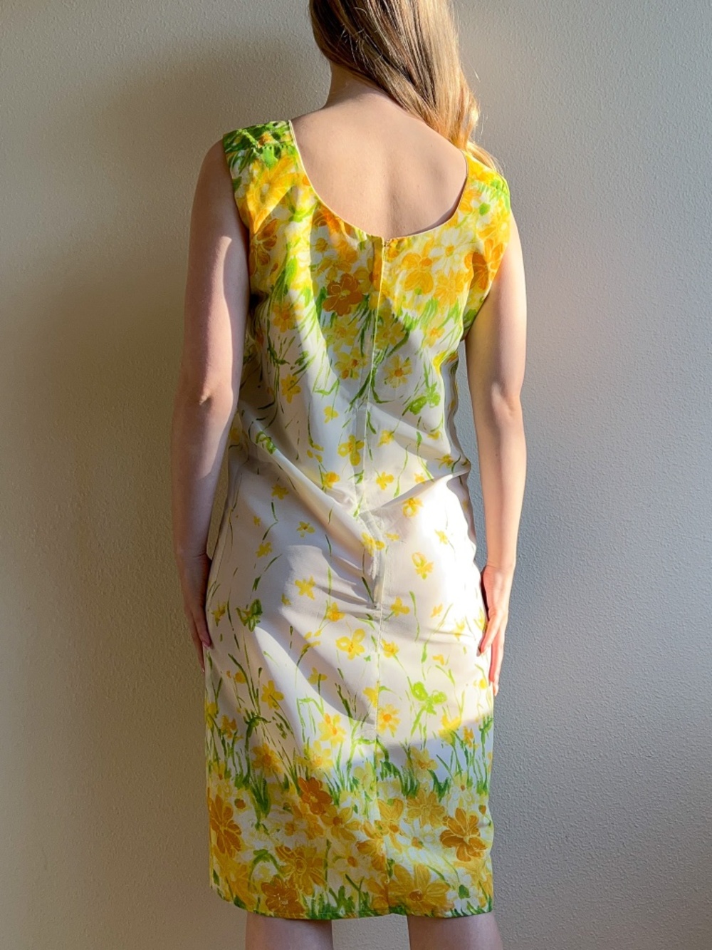Vintage 1960s Yellow Floral Print Spring Dress (M) - Picture 4 of 13